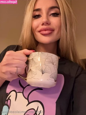 alicedollyua - Office tits