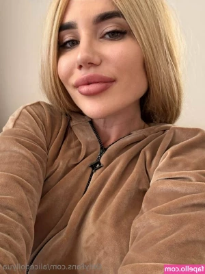 alicedollyua - Want these titties?