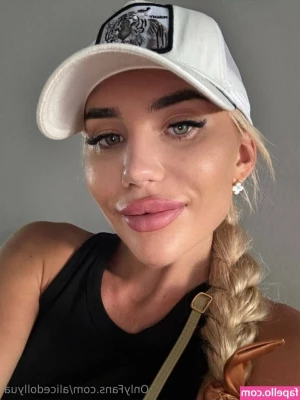 alicedollyua - Imagine having this view when you wake up wet and creamy
