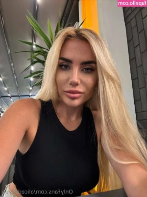 alicedollyua - Who wants to be my valentine