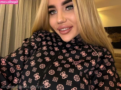 alicedollyua - Would you have a taste? 🍑