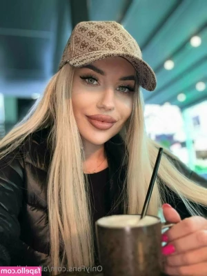 alicedollyua - Dedicato a tutti i miei fan schifosi sottomessi👣  Siete nati per