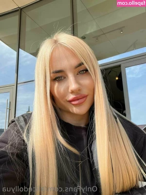 alicedollyua - I want to leave lipstick marks all over your cock 💋