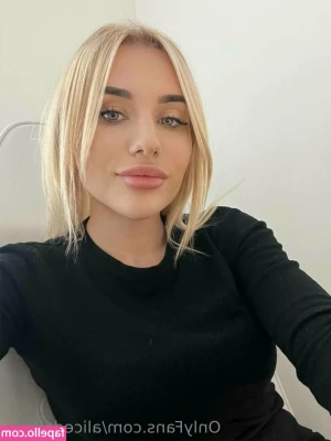 alicedollyua - Come suck on my titties