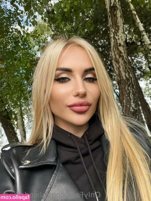alicedollyua - Who wants to be in charge for my toy next time