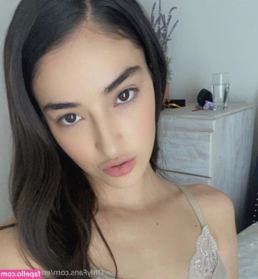 emilywillisxxx - It’s been a long day 🥵 I did a 4-mile run and ran a bunch of