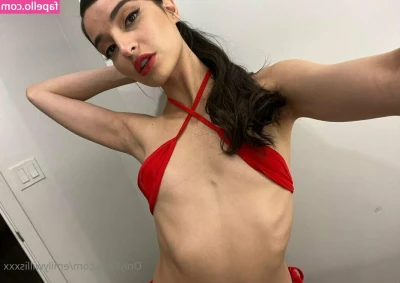 emilywillisxxx - Showing off the tan line for you!😘
