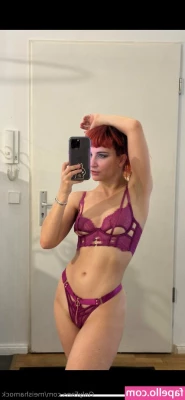 meishamock - Swipe to uncover my pussy 👉🏻👉🏻👉🏻