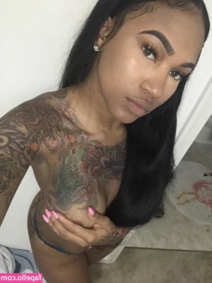 PrettyRedz - The giantess takes pity on you. She doesn’t want you totally