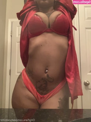 PrettyRedz - Lookin like a Zora