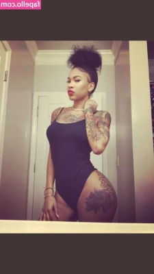 PrettyRedz - 1 2 24 DAILY SEXY SELFIE