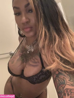 PrettyRedz - loser can stare  worship  but NO jerking