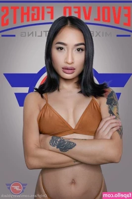 averyblack - 12 pics stripping out of tank top and shorts