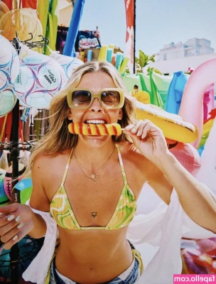 Louisa Johnson [ louisa-johnson ] - Remember I’m going LIVE tomorrow at 9pm EST. Set your alarms and