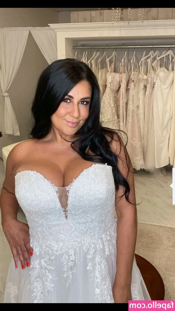 Danielle Dallaire [ danielle-dallaire ] - Buenas amores como están jueves tenemos en vivo🥰🥰