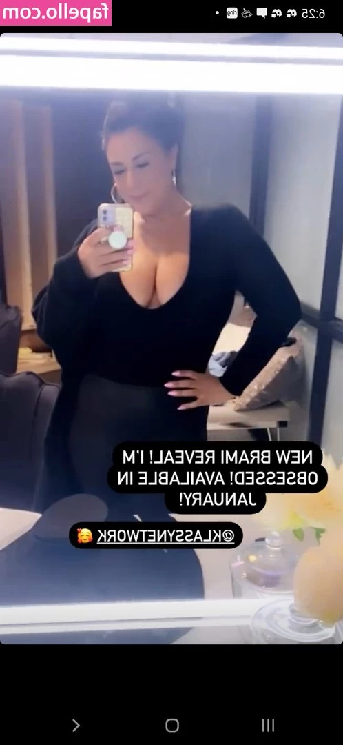Danielle Dallaire [ danielle-dallaire ] - At the gym