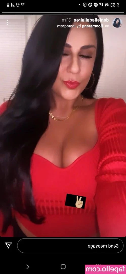 Danielle Dallaire [ danielle-dallaire ] - I just wanna suck on someone s tongue