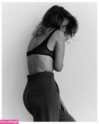 Maria Skorchenko [ maria-skorchenko ] - hurrem2622   Ready to fulfill your requests    I can be your friend 