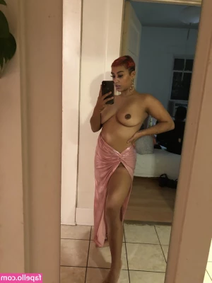 Sapphireee - Put your cock between my tits