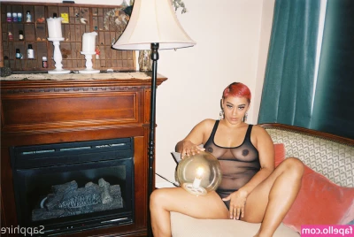 Sapphireee - Ass vs Tittes?
