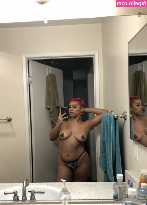 Sapphireee - Keeping this Friday freaky for my Fans🖤 Tell me how much you like