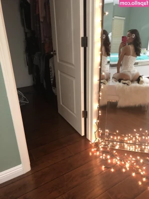 Emilywillisxx - everyday is warmer i need to be naked all day lol