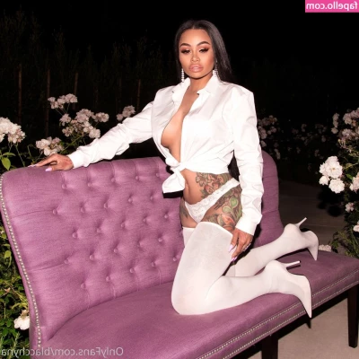 BlacChyna - Pool-day 🤭