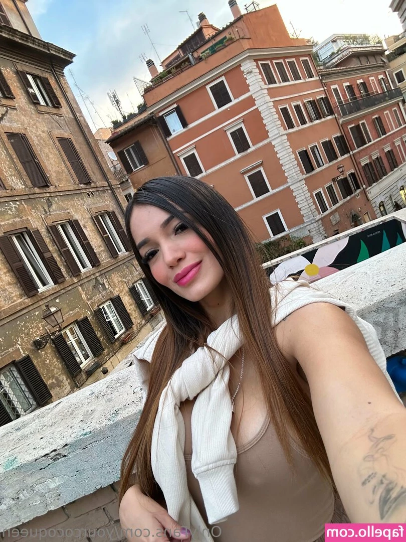 yourcocoqueen - If anyone wants to see the rest of this  its a picture of me covered
