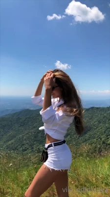 VikiOdintcova - Ass in jeans and bare feet  what a match up