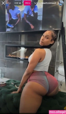 Mizz Twerksum [ mizz-twerksum ] - Do you guys like my choker