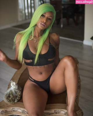 Mizz Twerksum [ mizz-twerksum ] - PRIVATE PROPERTY  Onnit  Nothing like a Saturday night steer 