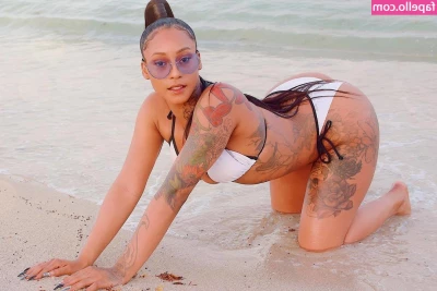 Mizz Twerksum [ mizz-twerksum ] - bounce tits with oil on