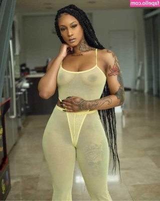 Mizz Twerksum [ mizz-twerksum ] - Blue eyes