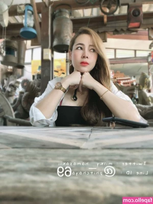 Milkyth - Like this chubby body  I m a single momma and curvy as eff