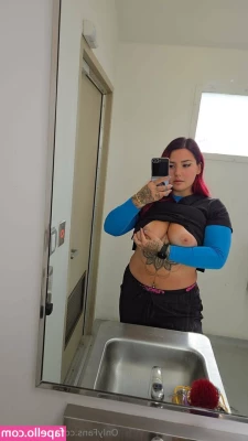 caresmarie - Look at the last pic Cyanide says hi.