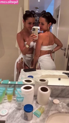 Jakic Twins [ jakic-twins ] - Well fuck me a boob is out