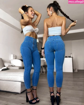 Jakic Twins [ jakic-twins ] - Felt a little naughty while in the car today  Rubbed my pussy a bit