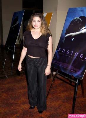 Danielle Fishel [ danielle-fishel ] - Tell me what other dance you would like me to do 😈