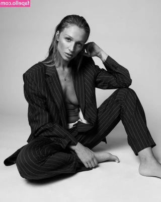 Veronica Kasakova [ veronica-kasakova ] - Show the front too