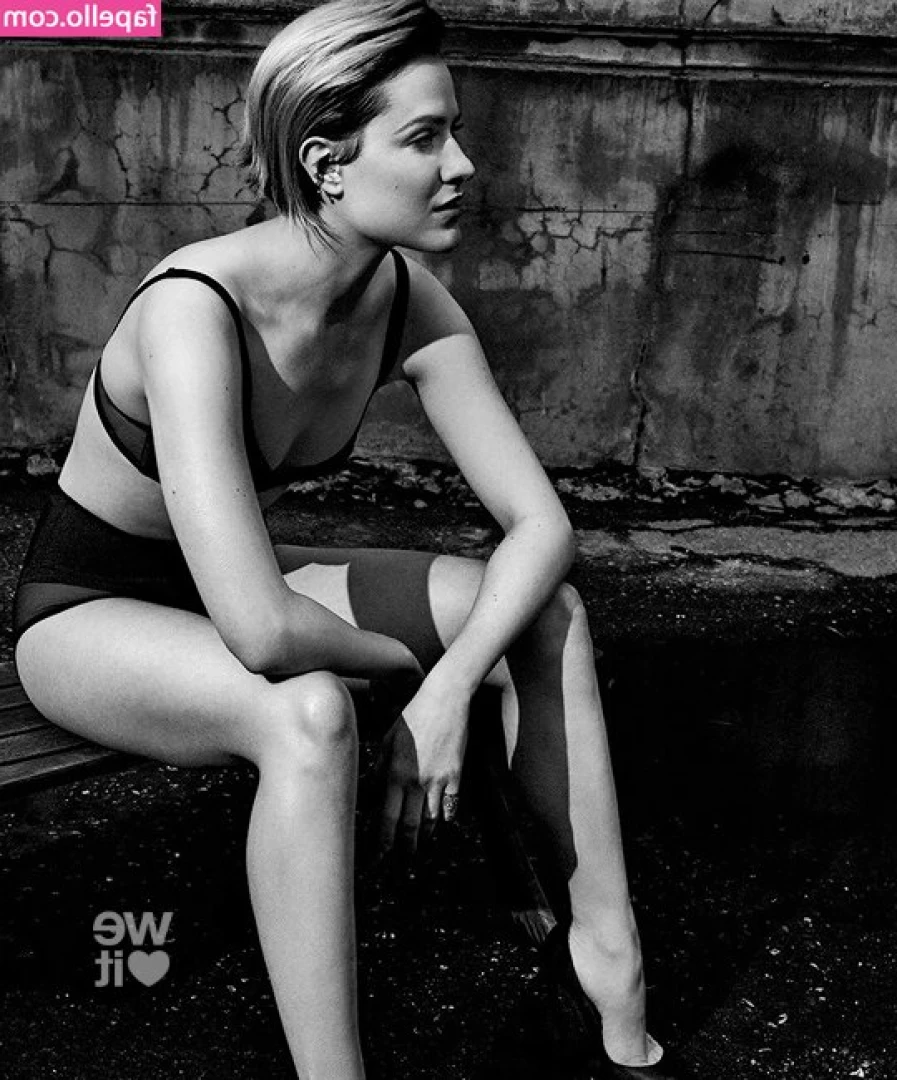 Evan Rachel Wood [ evan-rachel-wood ] - Have you checked out my Amazon wishlist? What are you gonna spoil me