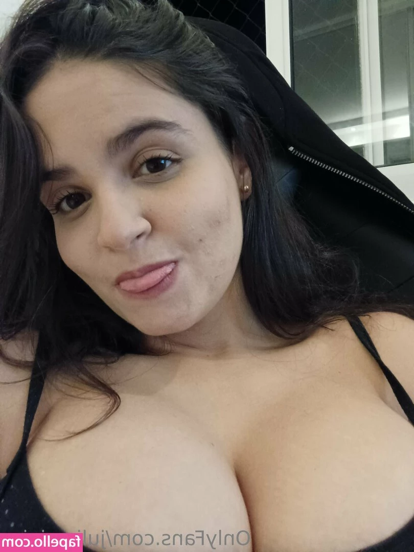 Jujuvi - Squeeze  suck or slap them