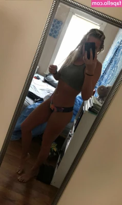 Sarah Shubert [ sarah-shubert ] - What is this damn creature??? 🤭🤭🤭 video will be out tomorrow