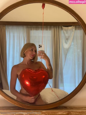 maryshape [ maryshape-1 ] - VIDEO E AUDIO VERY HOT  9 minuti e 4 secondi   MADAME LIVILLA SI FA
