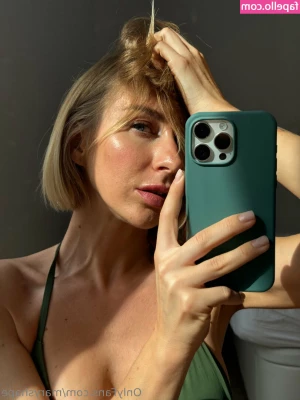 maryshape [ maryshape-1 ] - Here is a custom of me showing & rubbing my pussy 😋