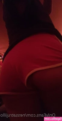 nessatrujillo - The cream is just dripping out  want me to remove the sticker  You