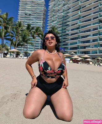 baelib - At work sneaking tittypics   they so fucking big  soft  and pretty
