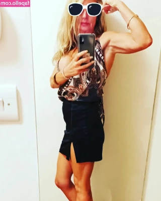 Marythegym - Bodyselfie   Naughty girl didn t shave her pussy