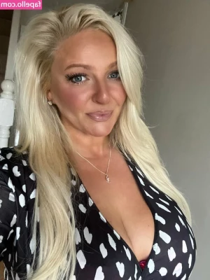 Julie - Pretty titties     teaser on my twitter