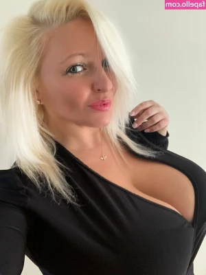 Julie - Morning baby  do you wanna chat with me