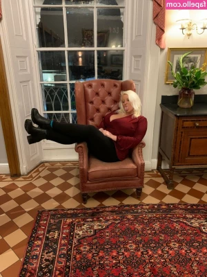 Julie - ho  ho  ho